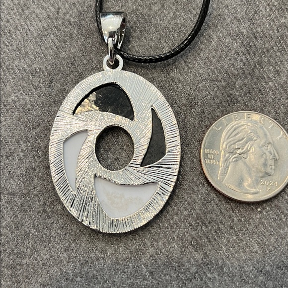 ๐ป3/$15 Silvertone Inlaid Shell Pendant with Shell Earring Set - Picture 4 of 7